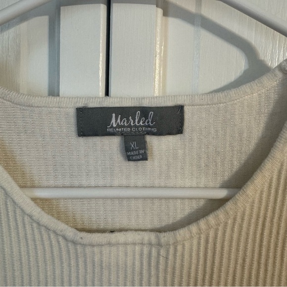 Marled White Ribbed Tank Top - Picture 2 of 3